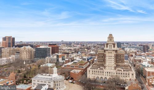 210 Locust St, Philadelphia PA  19106-3945 exterior