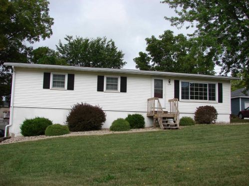 624 Iowa St, Dodgeville WI  53533-1906 exterior