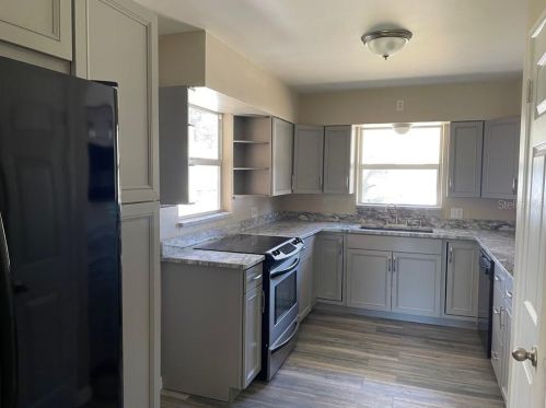2464 14th Ave, Saint Petersburg, FL 33713-5836