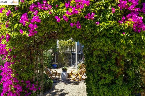 2463 Burlington St, Oakland CA 94602-2515 exterior