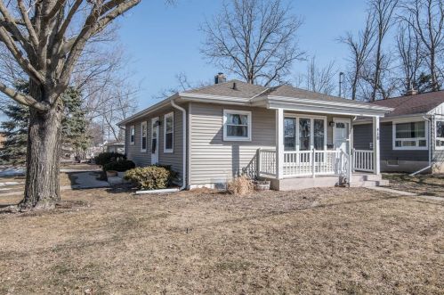 418 5th St, Oconomowoc, WI 53066-3534