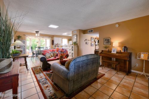 808 Abrego Dr, Green Valley AZ  85614-3641 exterior