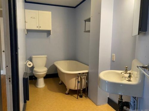 21 Amenia Rd, West Woods CT  06069-2242 exterior