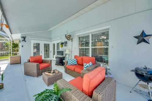 1139 13th Ter, Cape Coral FL  33990-3747 exterior