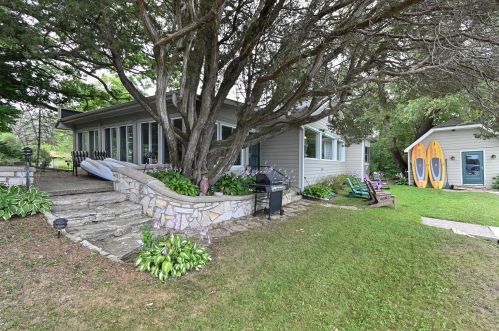2905 Silver Cedar Rd, Oconomowoc, WI 53066-4723