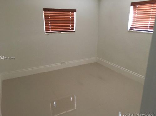 7898 173rd St, Hialeah FL  33015-3855 exterior