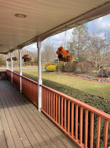 2 Jareds Path, Brookhaven, NY 11719-9437