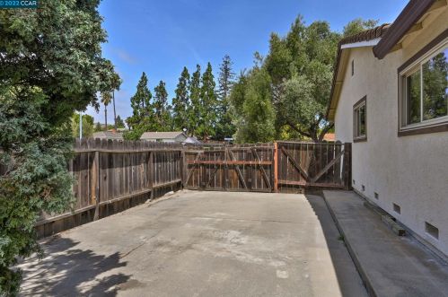 1 Carousel Ct, San Ramon CA  94583-1707 exterior