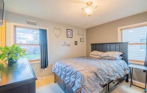 412 32nd St, Hibbing MN  55746-2696 exterior