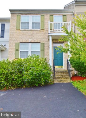 203 Hupps Hill Ct, Strasburg, VA 22657-2389
