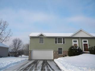 1289 Dennis St, Saint Paul, MN 55119-7114