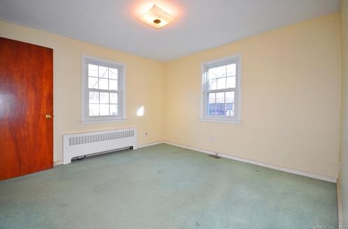 11 Hiram Ln, Bloomfield CT  06002-1224 exterior