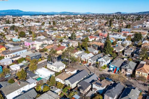 841 58th St, Oakland CA  94608-1403 exterior