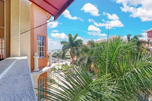 401 Bayfront Pl, Naples FL  34102-6455 exterior