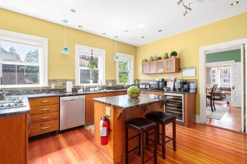 41 Irving Ave, Providence RI 02906-4510 exterior