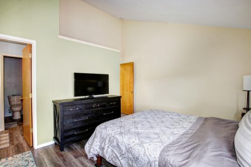 113 Solar Dr, Grass Valley CA  95945-5372 exterior