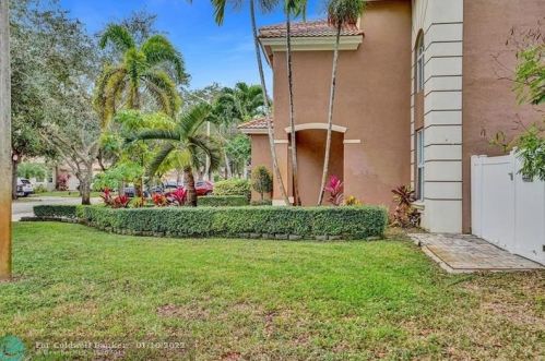13305 32nd St, Hollywood FL 33027-3911 exterior