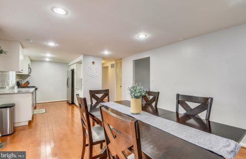 2308 Whitetail Ct, Herndon VA  20191-3018 exterior