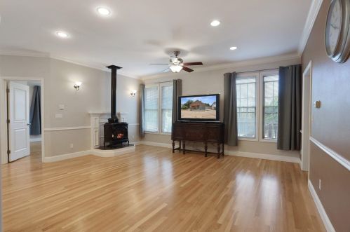 5057 Harney Ln, Lodi CA  95240-6922 exterior