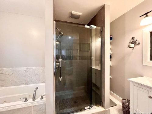 881 Howard Ave, Bridgeport CT 06605-1924 exterior