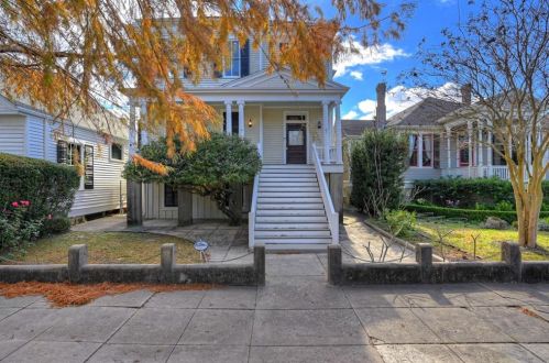 1113 Church St, Galveston, TX 77550-5061
