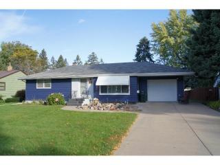 1121 Summer St, Saint Paul, MN 55113-6122