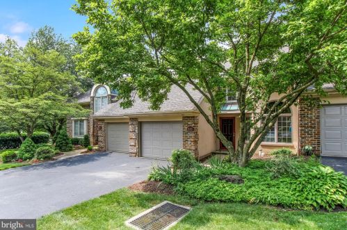 236 Willow Valley Dr, Lancaster, PA 17602-4782