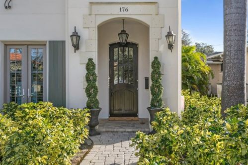 176 26th Ave, Saint Petersburg, FL 33704-3458