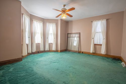 212 Green St, South Connellsville, PA 15425-4104