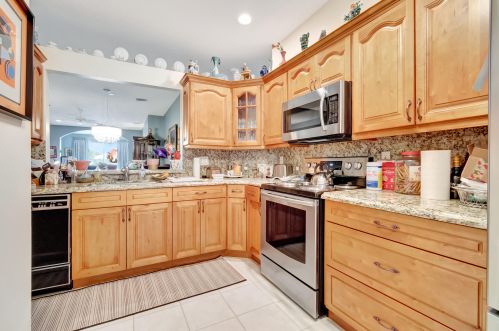 10549 Royal Caribbean Cir, Boynton Beach FL  33437-4285 exterior