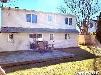 18 Park Ln, Bethpage, NY 11714-5225