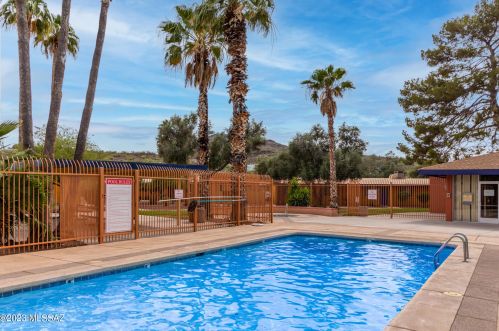 350 Silverbell Rd, Tucson AZ  85745-2639 exterior