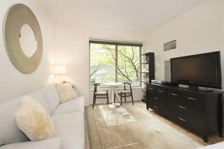 200 69th St, New York NY  10021-5710 exterior