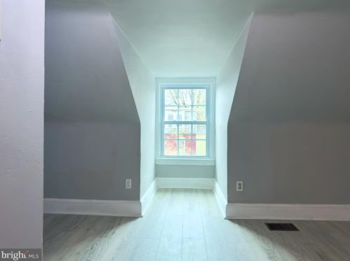 565 Pershing Ave, Lancaster PA  17602-4369 exterior