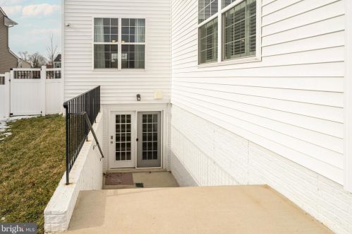 15633 Merrily Way, Woodbridge VA  22193-1097 exterior