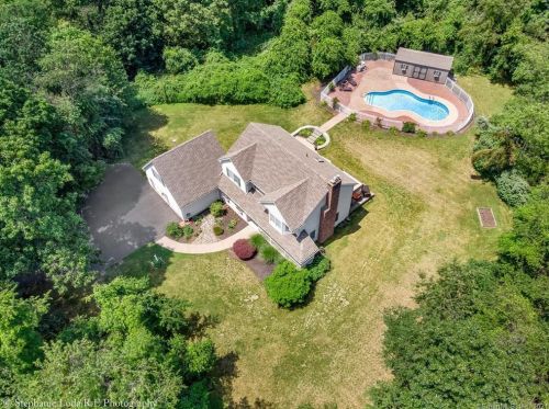 812 Pleasant St, Southington CT  06489-2015 exterior