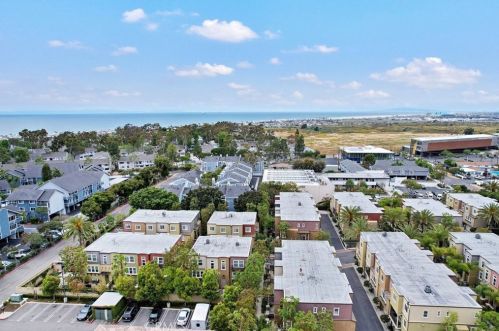 8 Nautical Mile Dr, Newport Beach CA  92663-2784 exterior