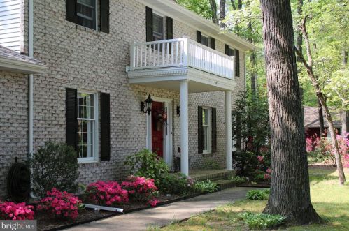 911 Midway Ln, Seaford, DE 19973-1125