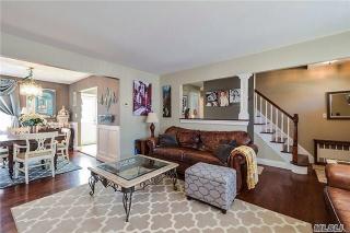 18 Alexander Ave, Hicksville, NY 11801-6302