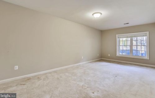 19228 Charandy Dr, Leesburg VA 20175-7215 exterior