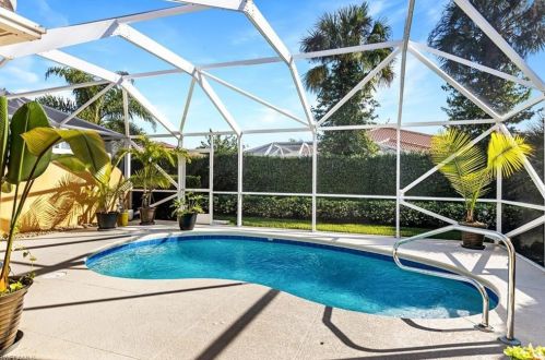 8162 Xenia Ln, Naples, FL 34114-2697
