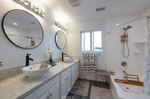 6103 Michelson St, Lakewood CA  90712-1413 exterior