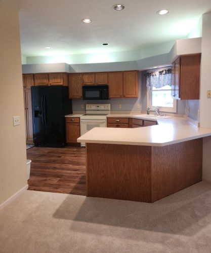 14017 Waterford Square Dr, Waukesha, WI 53151-4568