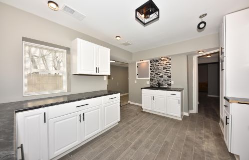 9127 Swan Cir, Milwaukee WI  53225-2719 exterior