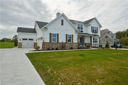 8798 Club House Cir, Massillon, OH 44646