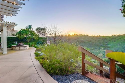 10370 Viacha Dr, San Diego CA  92124-3411 exterior