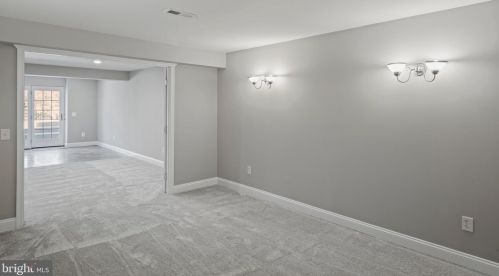 15573 Alderbrook Dr, Haymarket VA  20169-6130 exterior