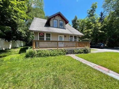 548 Violet Ave, Hyde Park, NY 12538-1819