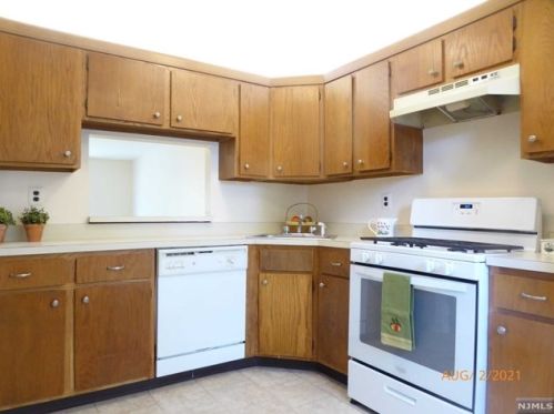 122 Gettysburg Way, Lincoln Park NJ  07035-1830 exterior