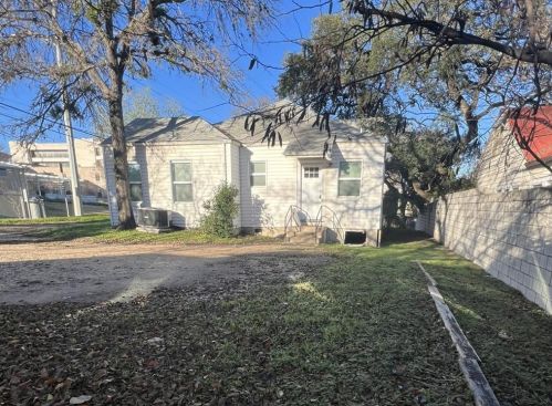 810 Dean Keeton St, Austin TX  78705-3202 exterior